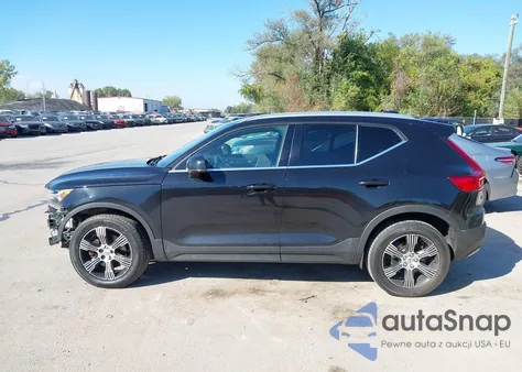 2021 Volvo Xc40 T4 Inscription z USA, uszkodzony, nr VIN YV4AC2HL6M2571733